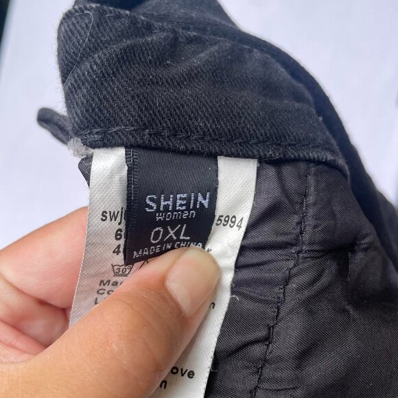 Black Denim Shein Jean Overall Shorts Size 0XL Fall Autumn Grunge Goth Emo Alt - Picture 3 of 6